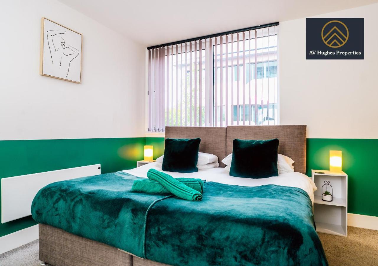 Modern Two-Bedroom Apartment - 4 Mins From Station, Free Parking, Ideal For Relocation By Av Hughes Properties Milton Keynes Esterno foto