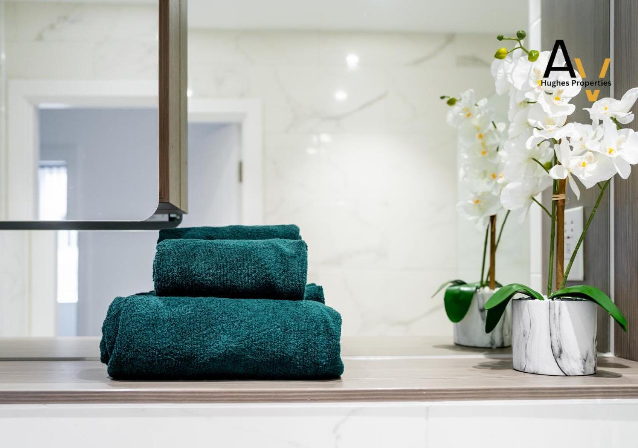Modern Two-Bedroom Apartment - Central Location, Free Wi-Fi, Ideal For Long Stays By Av Hughes Properties Milton Keynes Esterno foto
