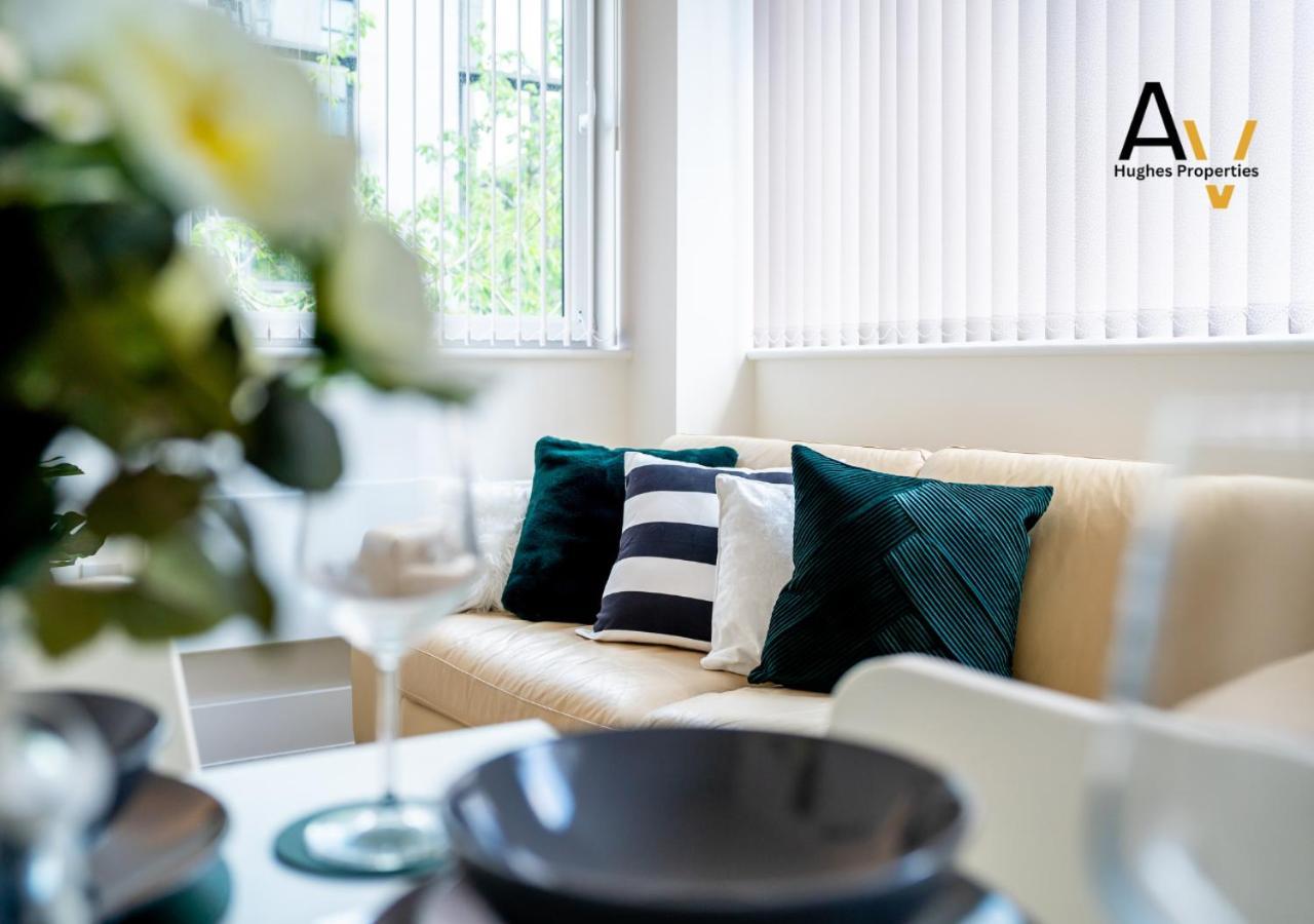 Modern Two-Bedroom Apartment - Central Location, Free Wi-Fi, Ideal For Long Stays By Av Hughes Properties Milton Keynes Esterno foto