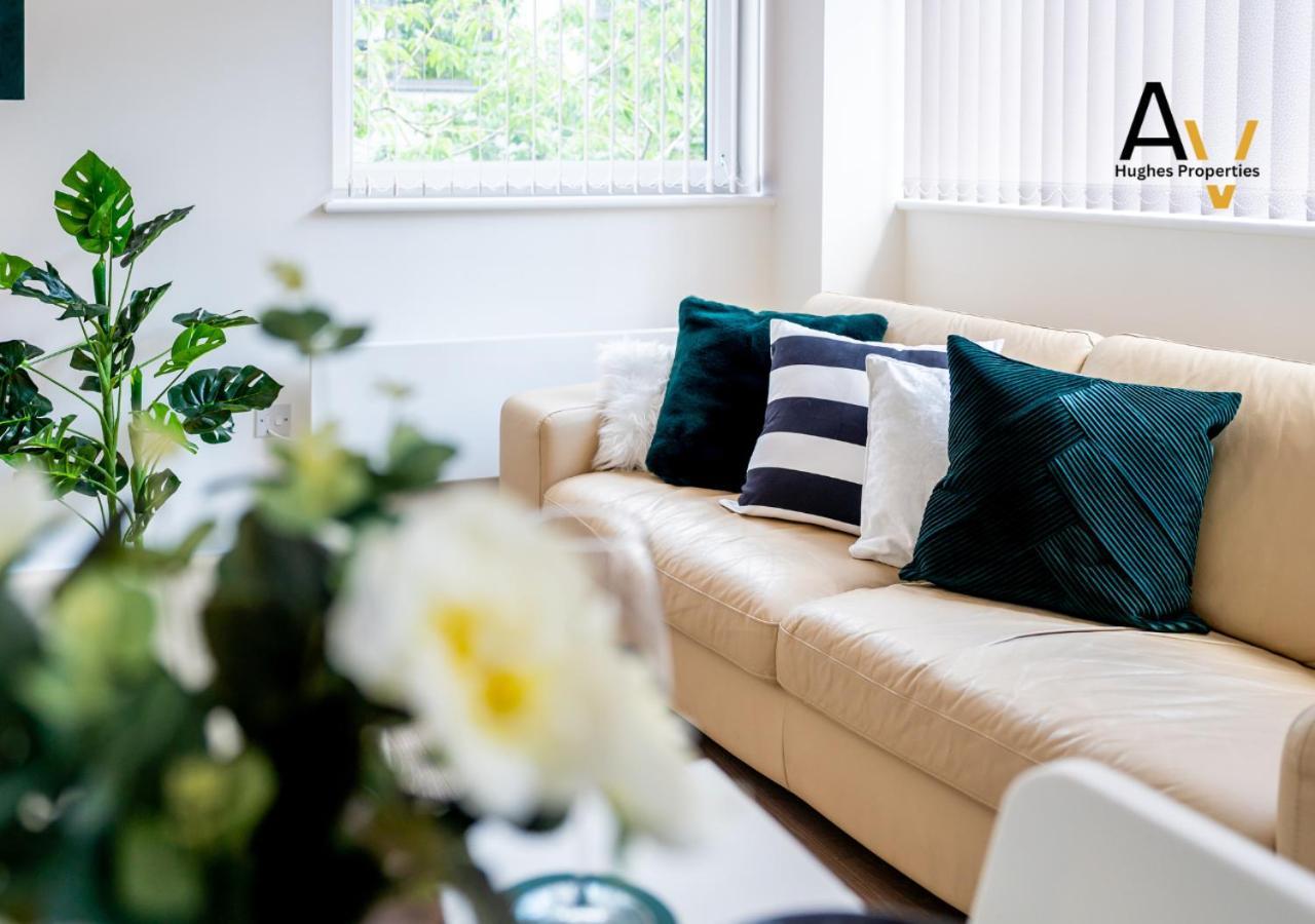 Modern Two-Bedroom Apartment - Central Location, Free Wi-Fi, Ideal For Long Stays By Av Hughes Properties Milton Keynes Esterno foto
