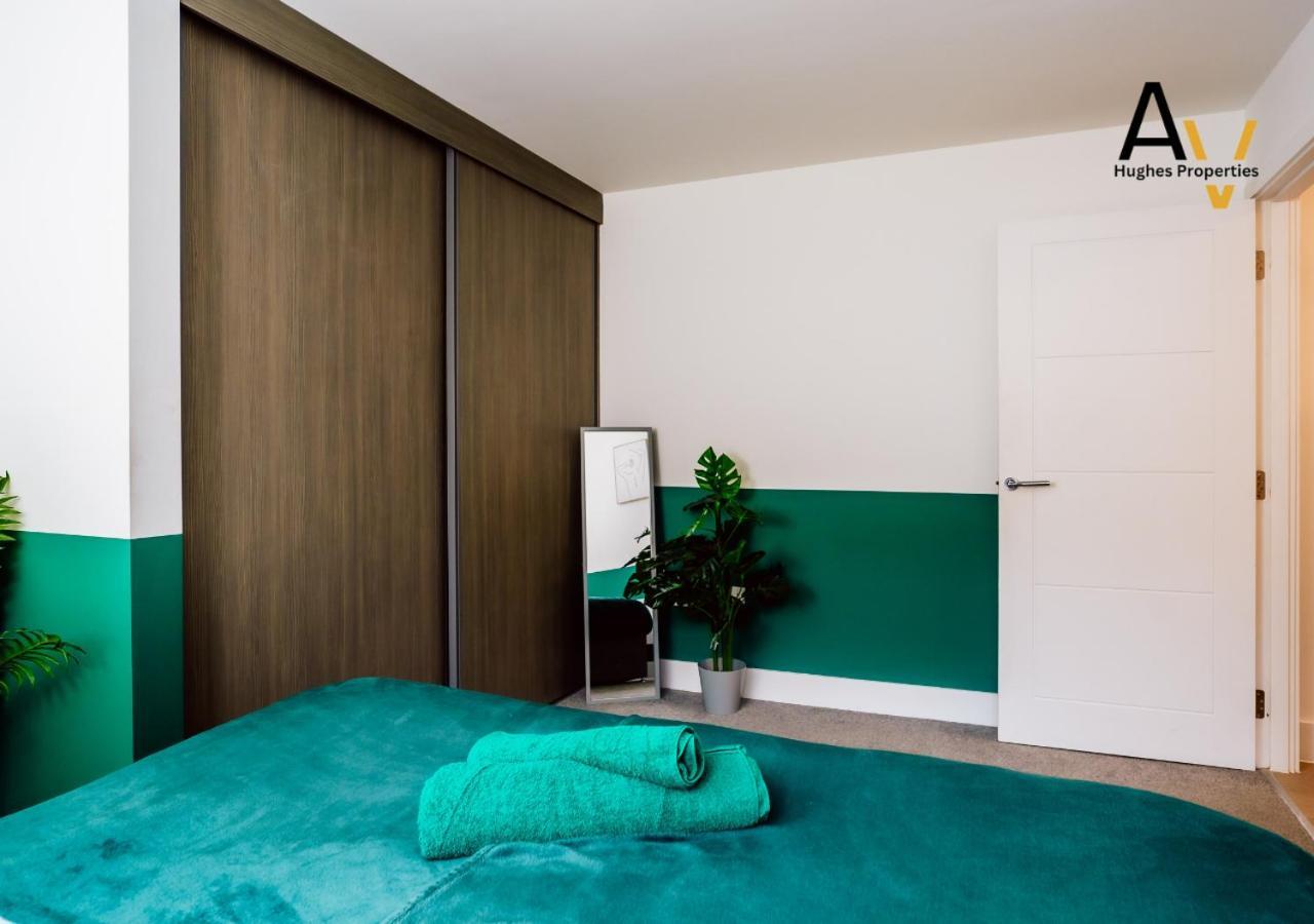 Modern Two-Bedroom Apartment - Central Location, Free Wi-Fi, Ideal For Long Stays By Av Hughes Properties Milton Keynes Esterno foto
