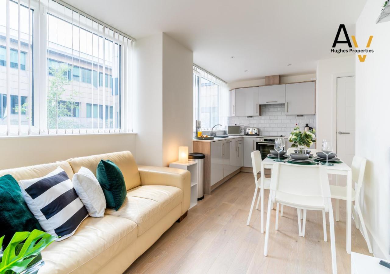 Modern Two-Bedroom Apartment - Central Location, Free Wi-Fi, Ideal For Long Stays By Av Hughes Properties Milton Keynes Esterno foto